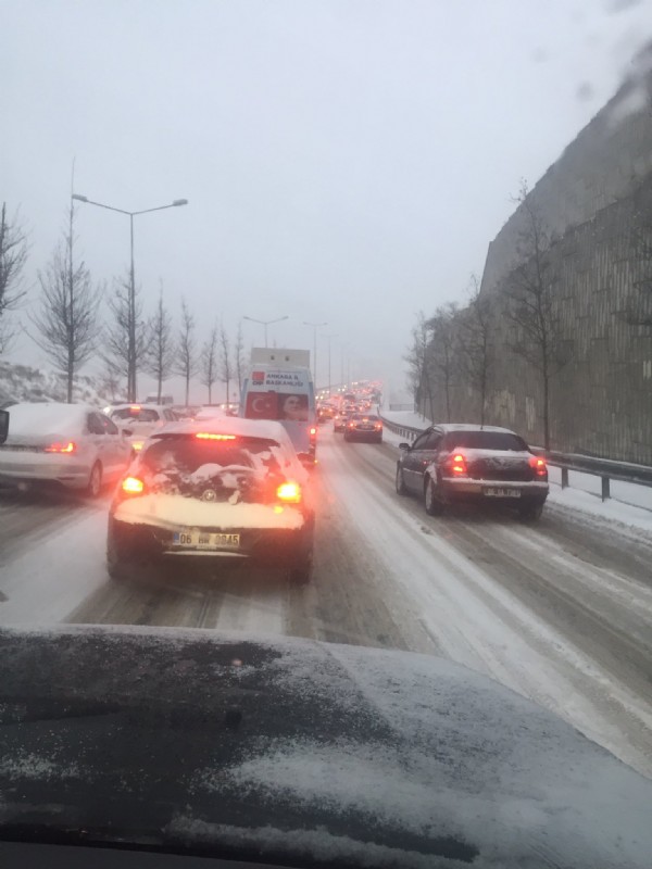 Yavaş yine beceremedi! Kar Ankara'yı felç etti!