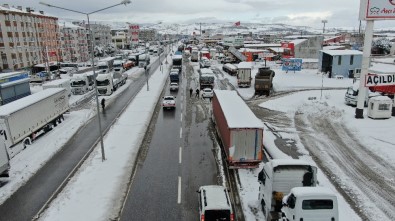 Bursa İstikametine Trafik 12 Saat Sonra Kontrollü Şekilde Açıldı