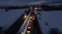 Bursa-İzmir Karayolu 17 Saat Sonra Trafiğe Açıldı Haberi