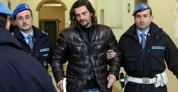 Dünyaca ünlü futbolcu tutuklandı
