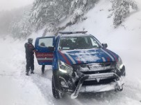 Evlerinde Mahsur Kalan 2 Vatandaş, Jandarma Ekiplerince Kurtarıldı