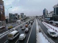 İstanbul'da Sabah Saatlerinde Trafik Yoğunluğu Haberi