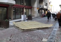 İzmir'deki Fırtına Dehşeti Açıklaması Sitenin Kamelyası Havaya Uçtu Haberi