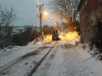 Karacasu Belediyesi Yollarda Tuzlama Çalışması Yaptı Haberi