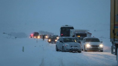 Mansur Yavaş’tan kar yağışı sonrası kapanan yollar için çözüm önerisi: Trafiğe çıkmayın