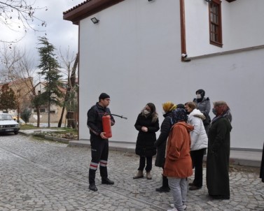 Sandıklı İtfaiyesi Yangın Eğitimlerine Devam Ediyor