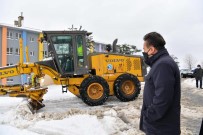 Tuzla'da Saatlerce Mahsur Kalan Araçları Tuzla Belediyesi Ekipleri Kurtardı Haberi