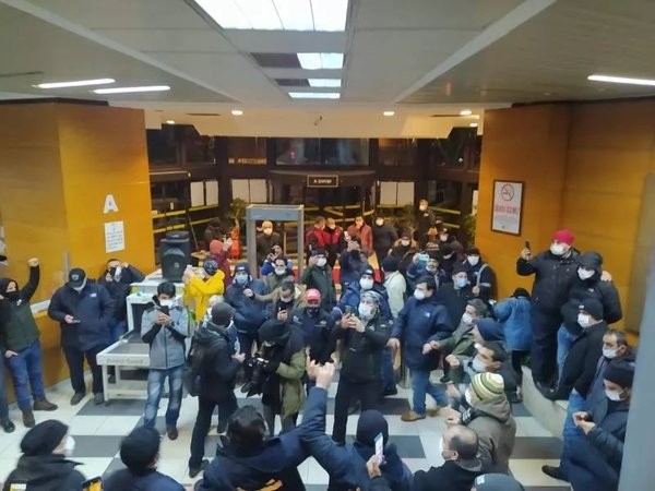 CHP'li belediye karıştı! İşçiler grevde