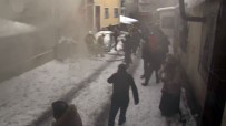 Ataşehir'deki Yangında Patlama Anı Kamerada Haberi
