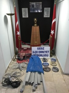 Gediz'de İnşaat Malzemesi Çalan Şahıs Gözaltına Alındı