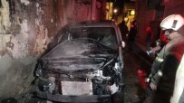 İzmir'de Yangın Paniği Açıklaması 2 Otomobil Ve 1 İş Yeri Yandı