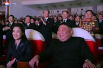 Kuzey Kore Lideri Kim Jong-Un'un Eşi 1 Yıl Sonra İlk Kez Kamuoyu Önünde