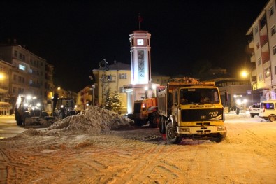 Akdağmadeni'nde Kar Temizleme Çalışmaları Başladı