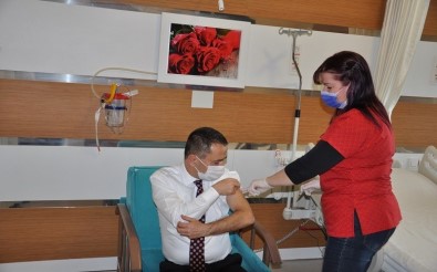 Çanakkale Valisi Aktaş Covid-19 Aşısı Oldu