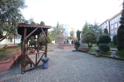 Dilek Hemşire'nin Adı Oturduğu Mahalledeki Parkta Yaşatılıyor