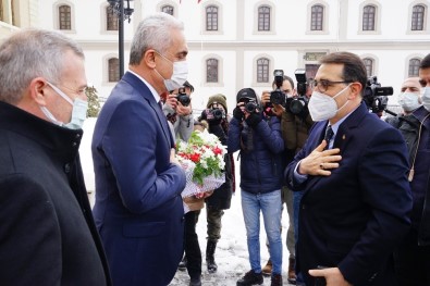 Enerji Bakanı Dönmez, Afetin Yaşandığı Kastamonu'da İncelemelerde Bulunacak