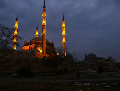 Sosyal mesafeli Regaip Kandili coşkusu!