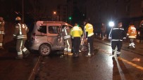 Güngören Tramvay Yolunda Trafik Kazası Açıklaması 1'İ Ağır 5 Yaralı