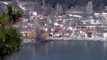 İzmir'deki Gölcük Gölü Buz Tuttu Haberi
