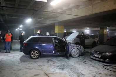 Kapalı Otoparkta Lüks Araç Alevlere Teslim Oldu