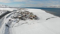 Suların Çekildiği Şirin Köy Karla Eşsiz Manzaraya Büründü Haberi