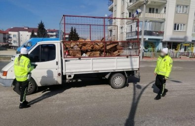 Burdur'da 4 Günde 23 Araç Trafikten Men Edildi, 100 Sürücüye Ceza Yazıldı