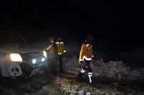 Şırnak'ta Karla Mücadele Ekipleri Bir Yandan Yolları Açıyor Bir Yandan Da Hastaları Taşıyor Haberi