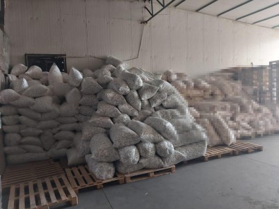 6 Milyon 742 Bin Kaçak Makaron Ele Geçirildi