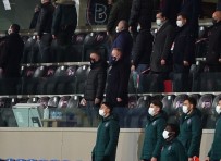 Ahmet Ağaoğlu Ve Göksel Gümüşdağ Tribünde Yan Yana