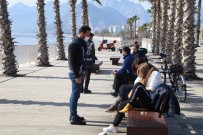 Antalya'da Sahildeki Yoğunluğa Sıkı Denetim Haberi