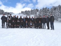 Hisarcıklı Muhtarlar Murat Dağı Termal Kayak Merkezi'nde Stres Attı Haberi