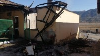 Osmancık'ta Baca Kıvılcımı Yangın Çıkardı, 3 Kişilik Aile Evsiz Kaldı Haberi