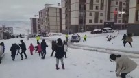 Şırnak'ta Çocuklar İle Polisin Kartopu Savaşı