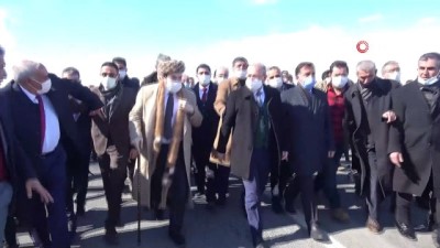 AK Parti Ağrı İl Başkan Adayı Özyolcu Ağrı'da Çiçeklerle Karşılandı