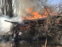 Arı Kovanı İmalathanesinde Çıkan Yangını Söndürmek İçin Çocuklar Da Seferber Oldu