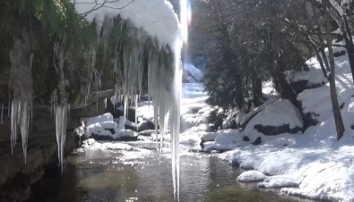 (Özel) Doğa Harikası Şelale Buz Tuttu, Görenler Hayran Kaldı