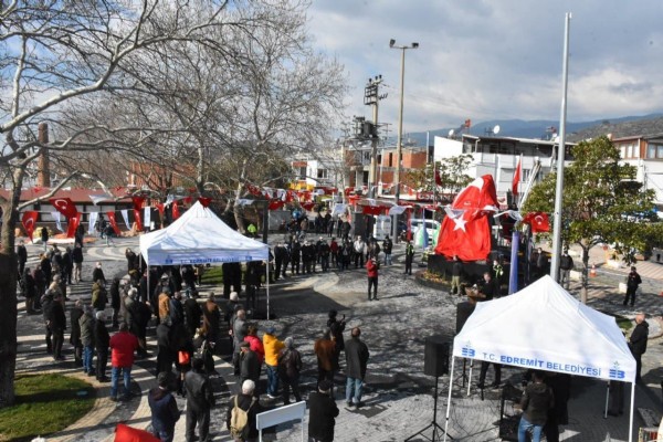 Edremit Belediyesi'nin yaptırdığı heykel açıldı