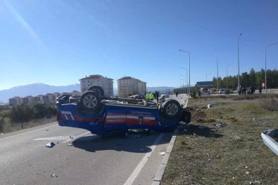 Burdur'da Jandarma Ekip Aracı İle Otomobil Çarpıştı Açıklaması 4 Yaralı