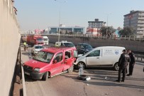 D-100'De 2 Hafif Ticari Araç Çarpıştı Açıklaması 1'İ Ağır 2 Yaralı