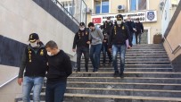 İstanbul'da 8 Ayrı Evden 1 Milyonluk Vurgun Yapan Çete Çökertildi Haberi