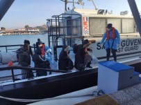 İzmir Açıklarında 33 Düzensiz Göçmen Kurtarıldı Haberi