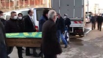 Kocaeli'de Bariyere Çarparak Dik Duran Otomobilin Sürücüsü Yaralandı Haberi