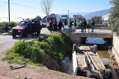Kumluca'da Otomobil Sulama Kanalına Düştü Açıklaması 2 Yaralı