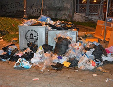 Maltepe’de işçiler greve gitti, çöpler yığılmaya başladı