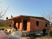 Yangında Evleri Kül Olan Çiftin, Yeni Evinin Yapımına Başlandı Haberi