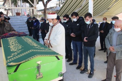 Eski Sevgilisi Tarafından Öldürülen Kadın Doğum Gününde Defnedildi