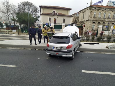 Fatih'te Otomobilin Yoldan Çıkma Anı Kamerada