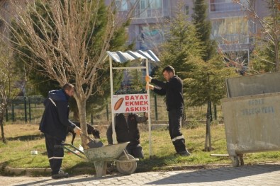 Gediz Belediyesi'nden 'Askıda Bayat Ekmek Projesi'