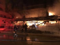 Kızılcahamam'da Sabaha Karşı Bir Markette Yangın Çıktı