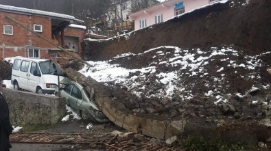 Ordu'da İstinat Duvarı Çöktü, Araçlar Altında Kaldı